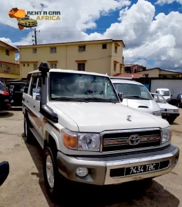 Toyota Land Cruiser 70 Series Double Cab Pickup (White)